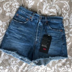 NWT LEVIs ribcage denim shorts